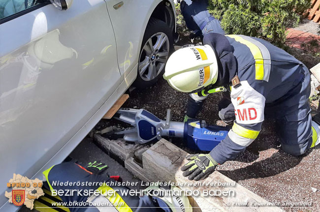 20210405 Verkehrsunfall am Ostermontag im Siegenfelder Ortsgebiet  Foto:  Freiwillige Feuerwehr Siegenfeld