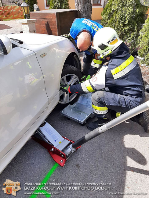 20210405 Verkehrsunfall am Ostermontag im Siegenfelder Ortsgebiet  Foto:  Freiwillige Feuerwehr Siegenfeld