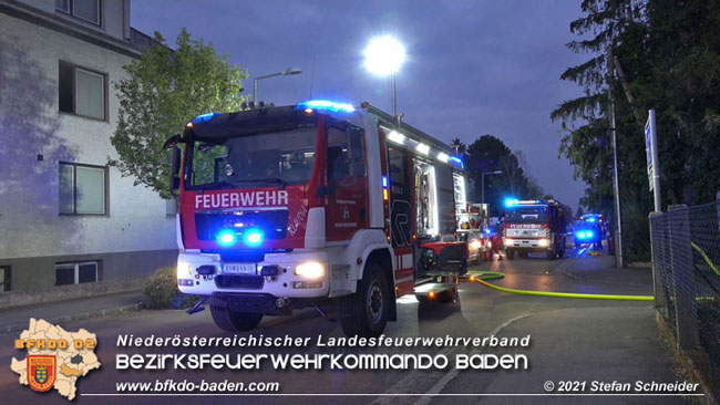 20210427 Wohnungsbrand mit schwerverletzter Frau im Badener Ortsteil Weikersdorf  Foto:  Freiwillige Feuerwehr Baden-Stadt / Stefan Schneider