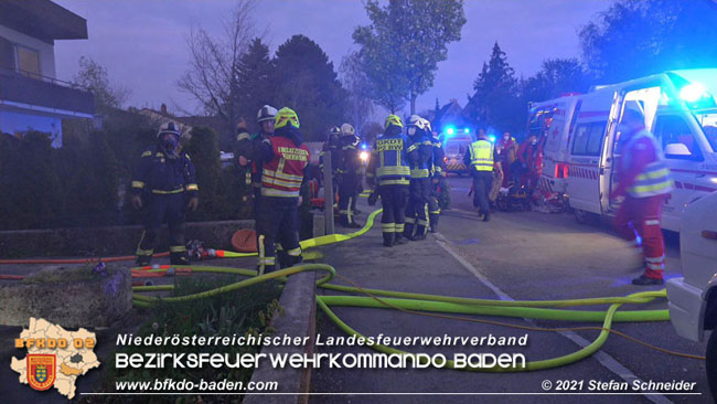 20210427 Wohnungsbrand mit schwerverletzter Frau im Badener Ortsteil Weikersdorf  Foto:  Freiwillige Feuerwehr Baden-Stadt / Stefan Schneider