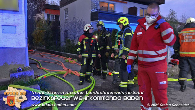 20210427 Wohnungsbrand mit schwerverletzter Frau im Badener Ortsteil Weikersdorf  Foto:  Freiwillige Feuerwehr Baden-Stadt / Stefan Schneider