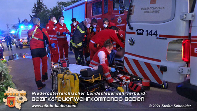 20210427 Wohnungsbrand mit schwerverletzter Frau im Badener Ortsteil Weikersdorf  Foto:  Freiwillige Feuerwehr Baden-Stadt / Stefan Schneider