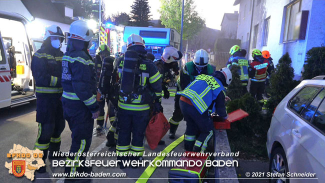 20210427 Wohnungsbrand mit schwerverletzter Frau im Badener Ortsteil Weikersdorf  Foto:  Freiwillige Feuerwehr Baden-Stadt / Stefan Schneider