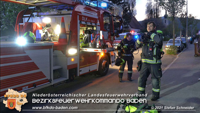 20210427 Wohnungsbrand mit schwerverletzter Frau im Badener Ortsteil Weikersdorf  Foto:  Freiwillige Feuerwehr Baden-Stadt / Stefan Schneider