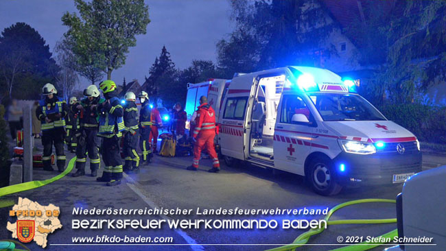 20210427 Wohnungsbrand mit schwerverletzter Frau im Badener Ortsteil Weikersdorf  Foto:  Freiwillige Feuerwehr Baden-Stadt / Stefan Schneider