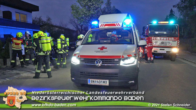 20210427 Wohnungsbrand mit schwerverletzter Frau im Badener Ortsteil Weikersdorf  Foto:  Freiwillige Feuerwehr Baden-Stadt / Stefan Schneider