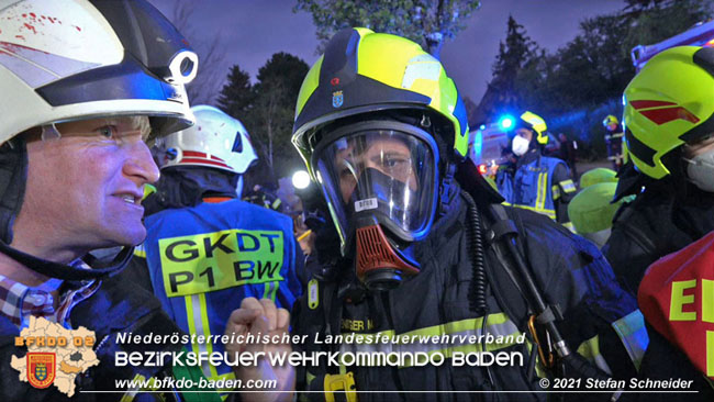 20210427 Wohnungsbrand mit schwerverletzter Frau im Badener Ortsteil Weikersdorf  Foto:  Freiwillige Feuerwehr Baden-Stadt / Stefan Schneider