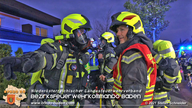 20210427 Wohnungsbrand mit schwerverletzter Frau im Badener Ortsteil Weikersdorf  Foto:  Freiwillige Feuerwehr Baden-Stadt / Stefan Schneider