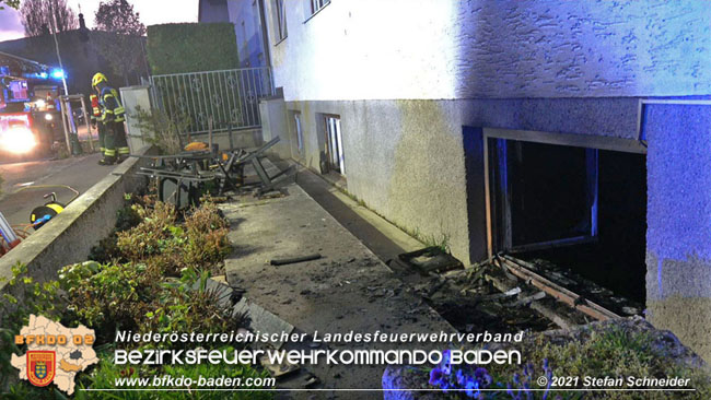 20210427 Wohnungsbrand mit schwerverletzter Frau im Badener Ortsteil Weikersdorf  Foto:  Freiwillige Feuerwehr Baden-Stadt / Stefan Schneider