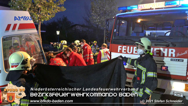 20210427 Wohnungsbrand mit schwerverletzter Frau im Badener Ortsteil Weikersdorf  Foto:  Freiwillige Feuerwehr Baden-Stadt / Stefan Schneider