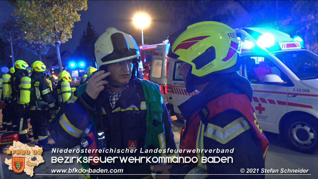 20210427 Wohnungsbrand mit schwerverletzter Frau im Badener Ortsteil Weikersdorf  Foto:  Freiwillige Feuerwehr Baden-Stadt / Stefan Schneider