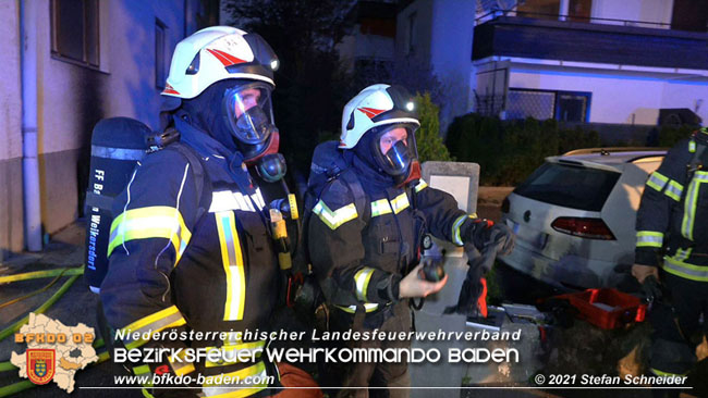 20210427 Wohnungsbrand mit schwerverletzter Frau im Badener Ortsteil Weikersdorf  Foto:  Freiwillige Feuerwehr Baden-Stadt / Stefan Schneider