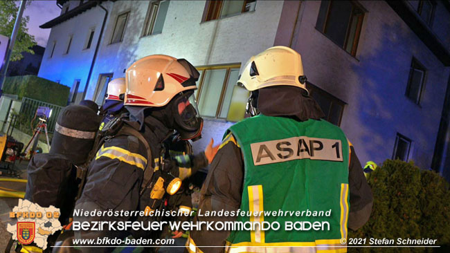 20210427 Wohnungsbrand mit schwerverletzter Frau im Badener Ortsteil Weikersdorf  Foto:  Freiwillige Feuerwehr Baden-Stadt / Stefan Schneider