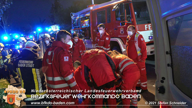 20210427 Wohnungsbrand mit schwerverletzter Frau im Badener Ortsteil Weikersdorf  Foto:  Freiwillige Feuerwehr Baden-Stadt / Stefan Schneider