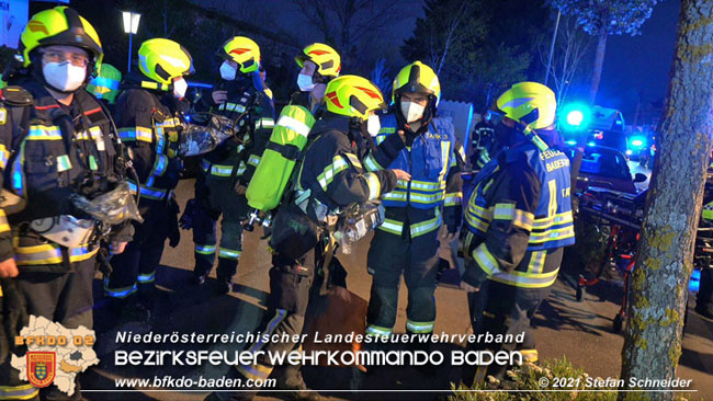 20210427 Wohnungsbrand mit schwerverletzter Frau im Badener Ortsteil Weikersdorf  Foto:  Freiwillige Feuerwehr Baden-Stadt / Stefan Schneider