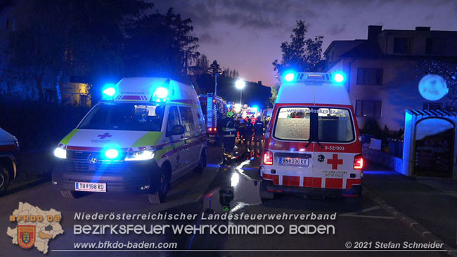 20210427 Wohnungsbrand mit schwerverletzter Frau im Badener Ortsteil Weikersdorf  Foto:  Freiwillige Feuerwehr Baden-Stadt / Stefan Schneider