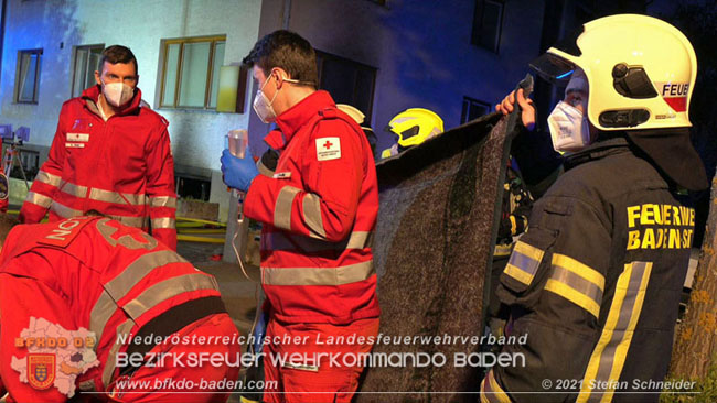 20210427 Wohnungsbrand mit schwerverletzter Frau im Badener Ortsteil Weikersdorf  Foto:  Freiwillige Feuerwehr Baden-Stadt / Stefan Schneider