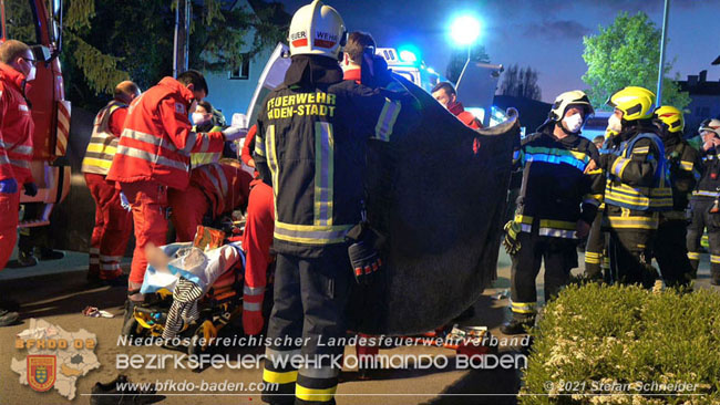 20210427 Wohnungsbrand mit schwerverletzter Frau im Badener Ortsteil Weikersdorf  Foto:  Freiwillige Feuerwehr Baden-Stadt / Stefan Schneider