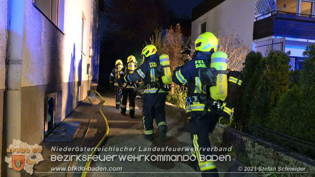 20210427 Wohnungsbrand mit schwerverletzter Frau im Badener Ortsteil Weikersdorf  Foto:  Freiwillige Feuerwehr Baden-Stadt / Stefan Schneider