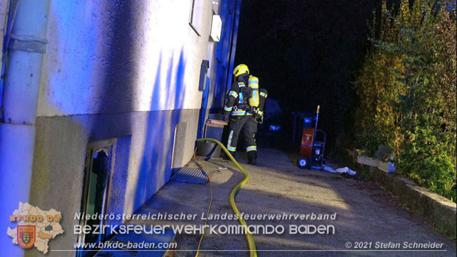 20210427 Wohnungsbrand mit schwerverletzter Frau im Badener Ortsteil Weikersdorf  Foto:  Freiwillige Feuerwehr Baden-Stadt / Stefan Schneider