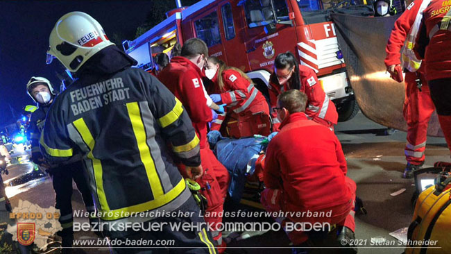 20210427 Wohnungsbrand mit schwerverletzter Frau im Badener Ortsteil Weikersdorf  Foto:  Freiwillige Feuerwehr Baden-Stadt / Stefan Schneider