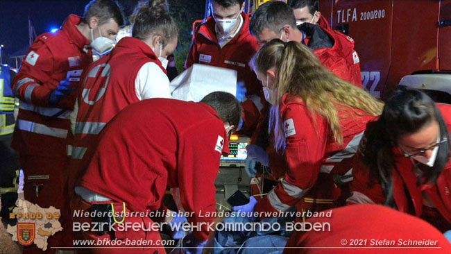 20210427 Wohnungsbrand mit schwerverletzter Frau im Badener Ortsteil Weikersdorf  Foto:  Freiwillige Feuerwehr Baden-Stadt / Stefan Schneider