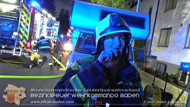 20210427 Wohnungsbrand mit schwerverletzter Frau im Badener Ortsteil Weikersdorf  Foto:  Freiwillige Feuerwehr Baden-Stadt / Stefan Schneider