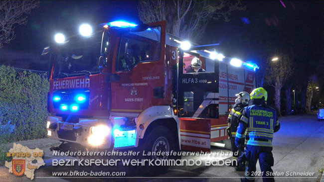 20210427 Wohnungsbrand mit schwerverletzter Frau im Badener Ortsteil Weikersdorf  Foto:  Freiwillige Feuerwehr Baden-Stadt / Stefan Schneider