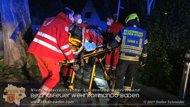 20210427 Wohnungsbrand mit schwerverletzter Frau im Badener Ortsteil Weikersdorf  Foto:  Freiwillige Feuerwehr Baden-Stadt / Stefan Schneider