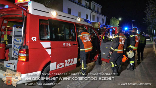 20210427 Wohnungsbrand mit schwerverletzter Frau im Badener Ortsteil Weikersdorf  Foto:  Freiwillige Feuerwehr Baden-Stadt / Stefan Schneider