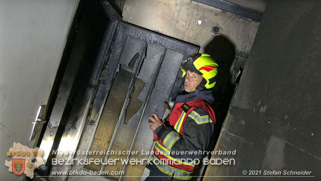 20210427 Wohnungsbrand mit schwerverletzter Frau im Badener Ortsteil Weikersdorf  Foto:  Freiwillige Feuerwehr Baden-Stadt / Stefan Schneider