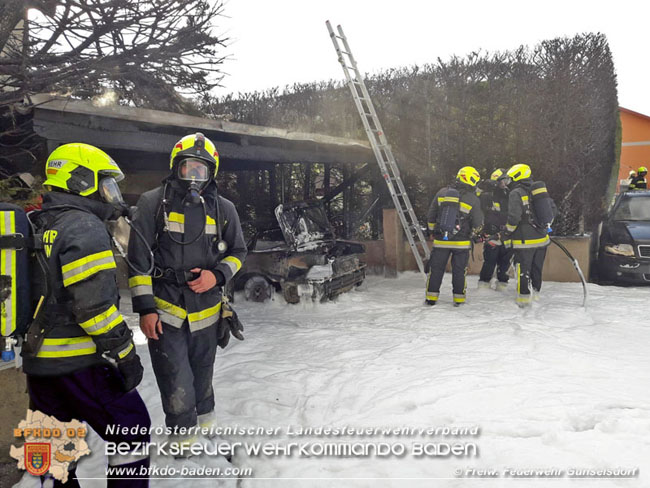 20210514 Pkw brennt unter Carport in einer Gnselsdorfer Wohnsiedlung  Foto:  Freiwillige Feuerwehr Gnselsdorf