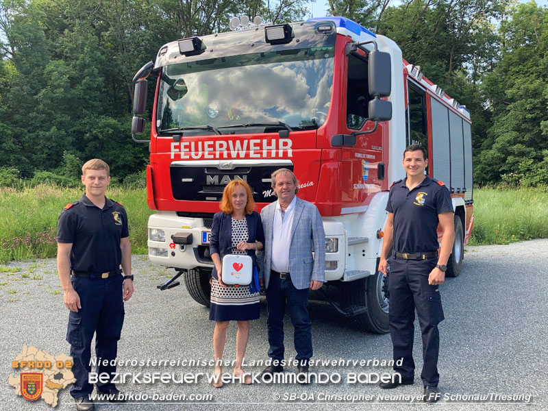 20210607 Ehrenmitglied spendet neuen Defibrillator seiner Feuerwehr   Foto: SB-A Christopher Neumayer FF-Schnau/Triesting
