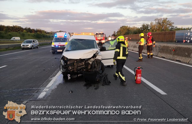 20210614 Verkehrsunfall auf der A2 bei Baden RFB Wien  Fotos:  Freiwillige Feuerwehr Leobersdorf 