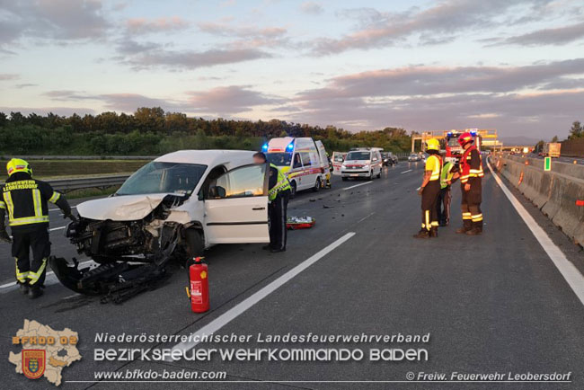 20210614 Verkehrsunfall auf der A2 bei Baden RFB Wien  Foto:  Freiwillige Feuerwehr Leobersdorf 