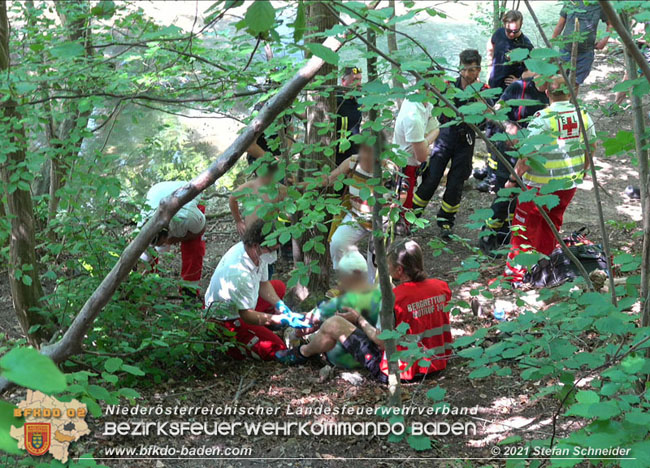 20210619 Feuerwehr unterstützt bei Rettungseinsatz beim Wegerl im Helenental Foto: © Stefan Schneider 20210619 Feuerwehr unterstützt bei Rettungseinsatz beim Wegerl im Helenental Foto: © Stefan Schneider