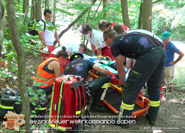 20210619 Feuerwehr untersttzt bei Rettungseinsatz beim Wegerl im Helenental   Foto:  Stefan Schneider