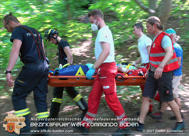 20210619 Feuerwehr untersttzt bei Rettungseinsatz beim Wegerl im Helenental   Foto:  Stefan Schneider