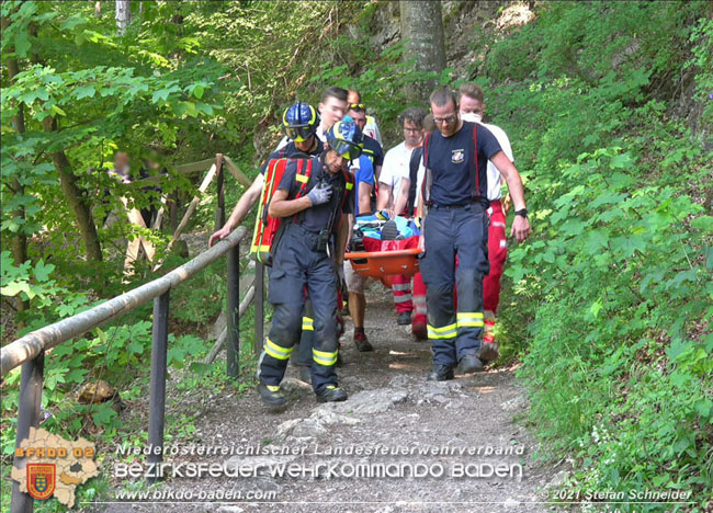 20210619 Feuerwehr untersttzt bei Rettungseinsatz beim Wegerl im Helenental   Foto:  Stefan Schneider