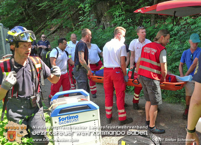 20210619 Feuerwehr untersttzt bei Rettungseinsatz beim Wegerl im Helenental   Foto:  Stefan Schneider