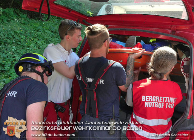 20210619 Feuerwehr untersttzt bei Rettungseinsatz beim Wegerl im Helenental   Foto:  Stefan Schneider