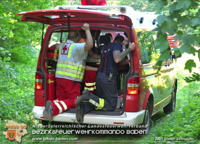 20210619 Feuerwehr untersttzt bei Rettungseinsatz beim Wegerl im Helenental   Foto:  Stefan Schneider