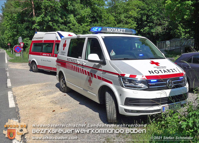 20210619 Feuerwehr untersttzt bei Rettungseinsatz beim Wegerl im Helenental   Foto:  Stefan Schneider