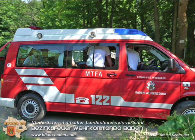 20210619 Feuerwehr untersttzt bei Rettungseinsatz beim Wegerl im Helenental   Foto:  Stefan Schneider