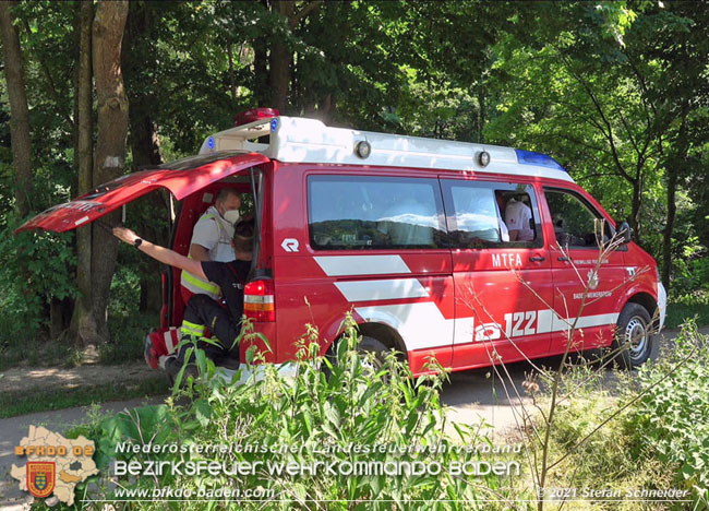 20210619 Feuerwehr untersttzt bei Rettungseinsatz beim Wegerl im Helenental   Foto:  Stefan Schneider