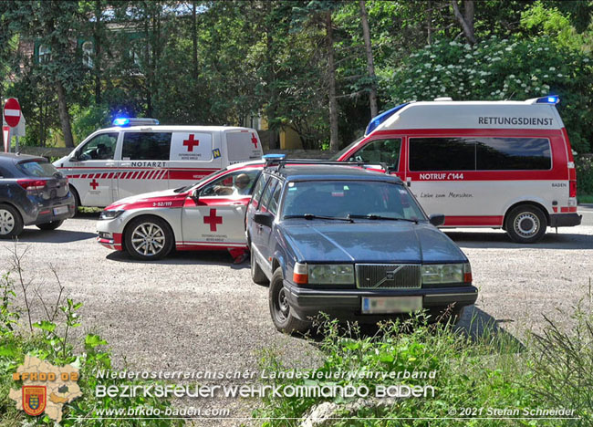 20210619 Feuerwehr untersttzt bei Rettungseinsatz beim Wegerl im Helenental   Foto:  Stefan Schneider