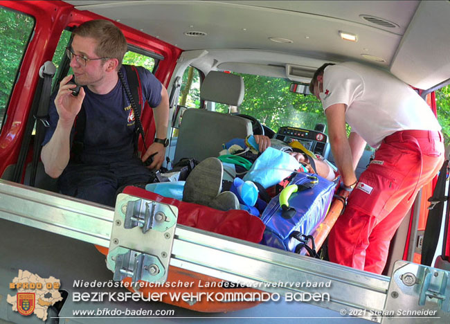 20210619 Feuerwehr untersttzt bei Rettungseinsatz beim Wegerl im Helenental   Foto:  Stefan Schneider