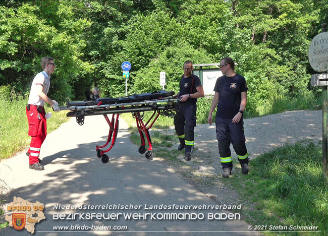 20210619 Feuerwehr untersttzt bei Rettungseinsatz beim Wegerl im Helenental   Foto:  Stefan Schneider