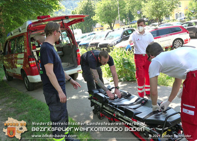 20210619 Feuerwehr untersttzt bei Rettungseinsatz beim Wegerl im Helenental   Foto:  Stefan Schneider