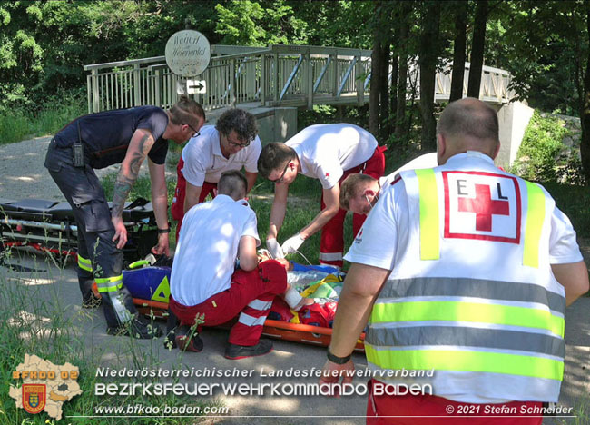 20210619 Feuerwehr untersttzt bei Rettungseinsatz beim Wegerl im Helenental   Foto:  Stefan Schneider